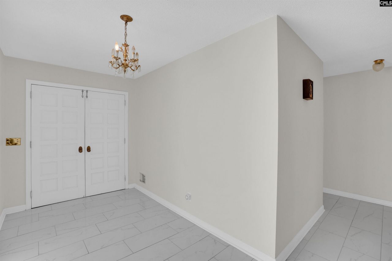 77 Northlake Road  Photo 36