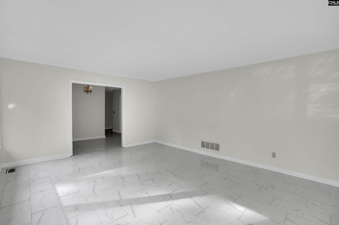 77 Northlake Road  Photo 38