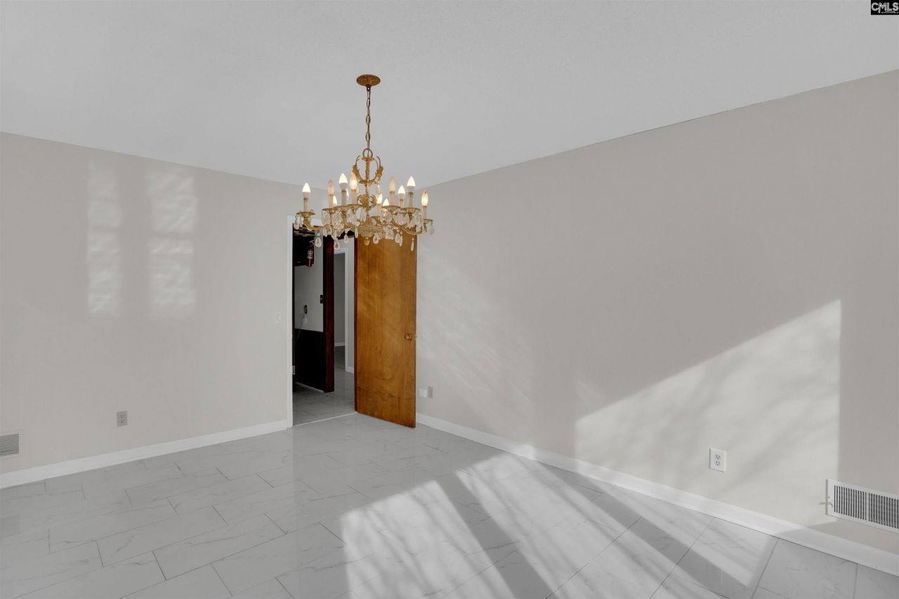 77 Northlake Road  Photo 39