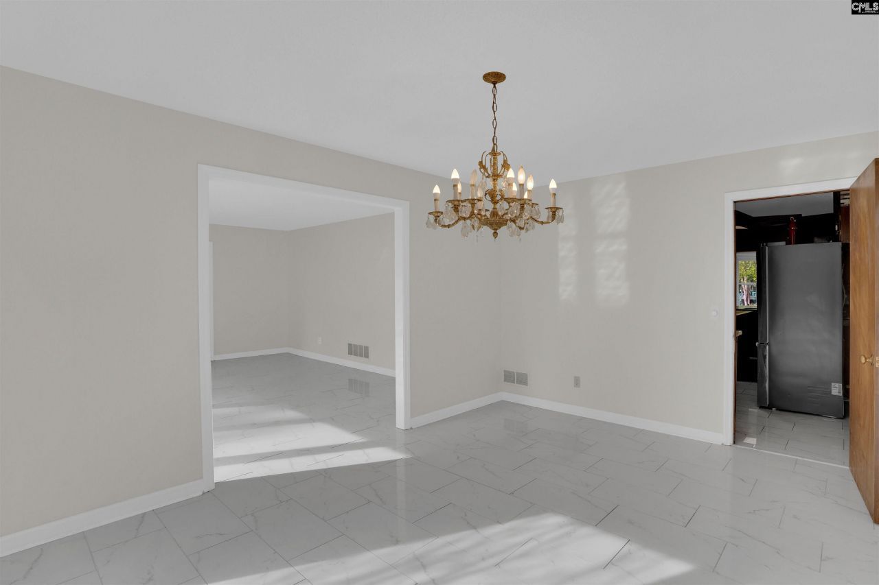 77 Northlake Road  Photo 40