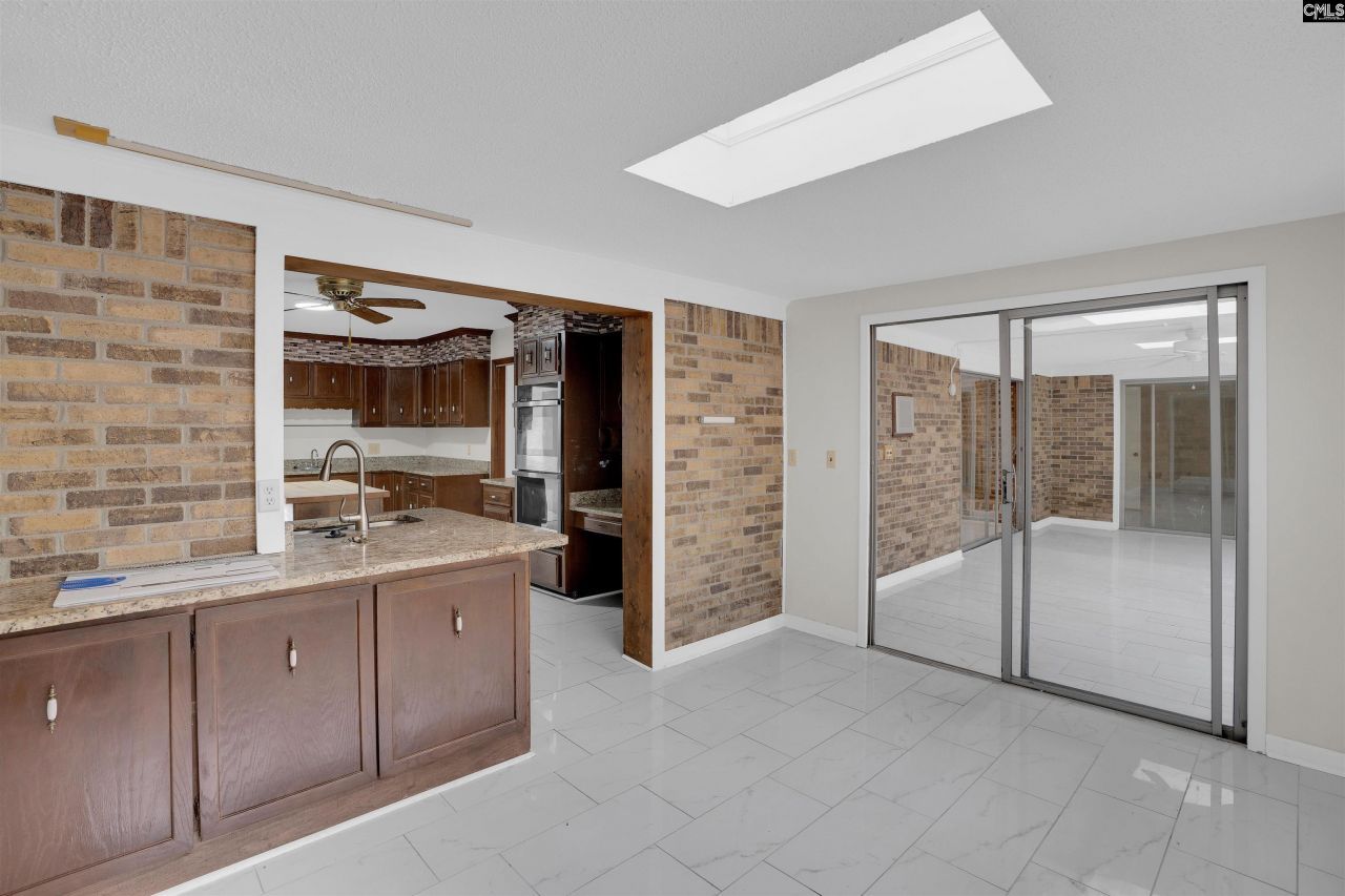 77 Northlake Road  Photo 42