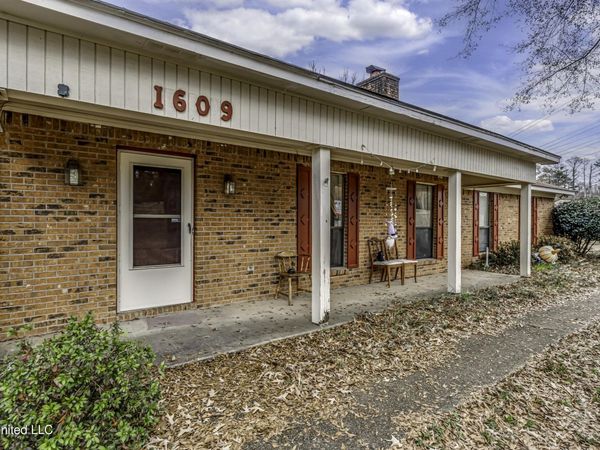 1609 Old Vicksburg Road, Clinton, MS 39056