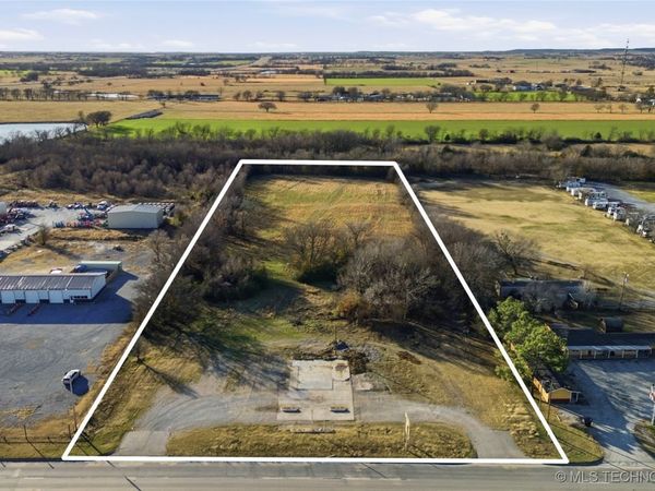 1203 S Chouteau Avenue , Chouteau, OK 74337