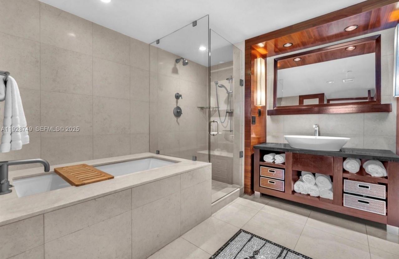 6801 Collins Ave, Unit 718, Miami Beach, FL 33141 Photo