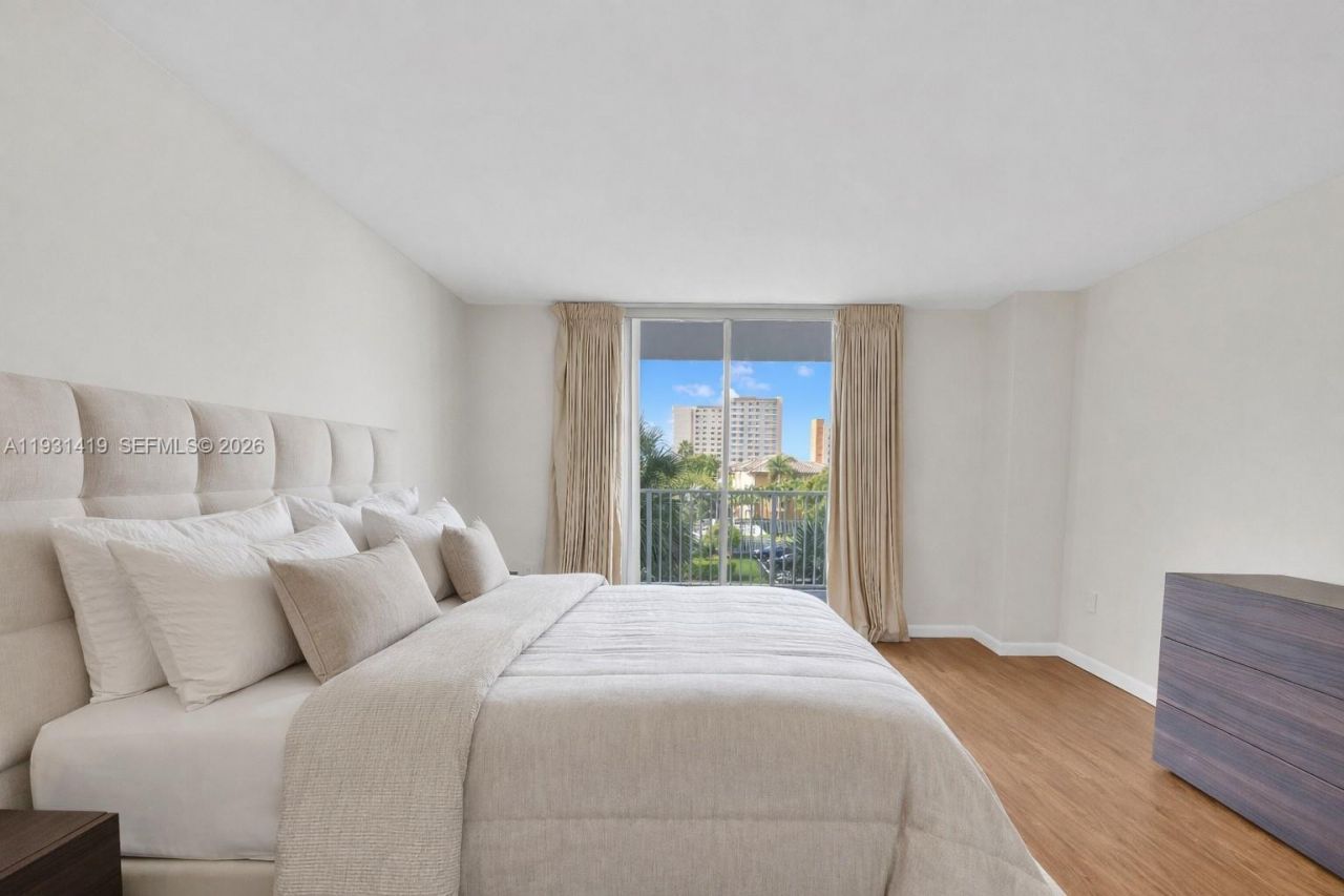 2801 NE 183 St, Unit 301W, Aventura, FL 33160 Photo