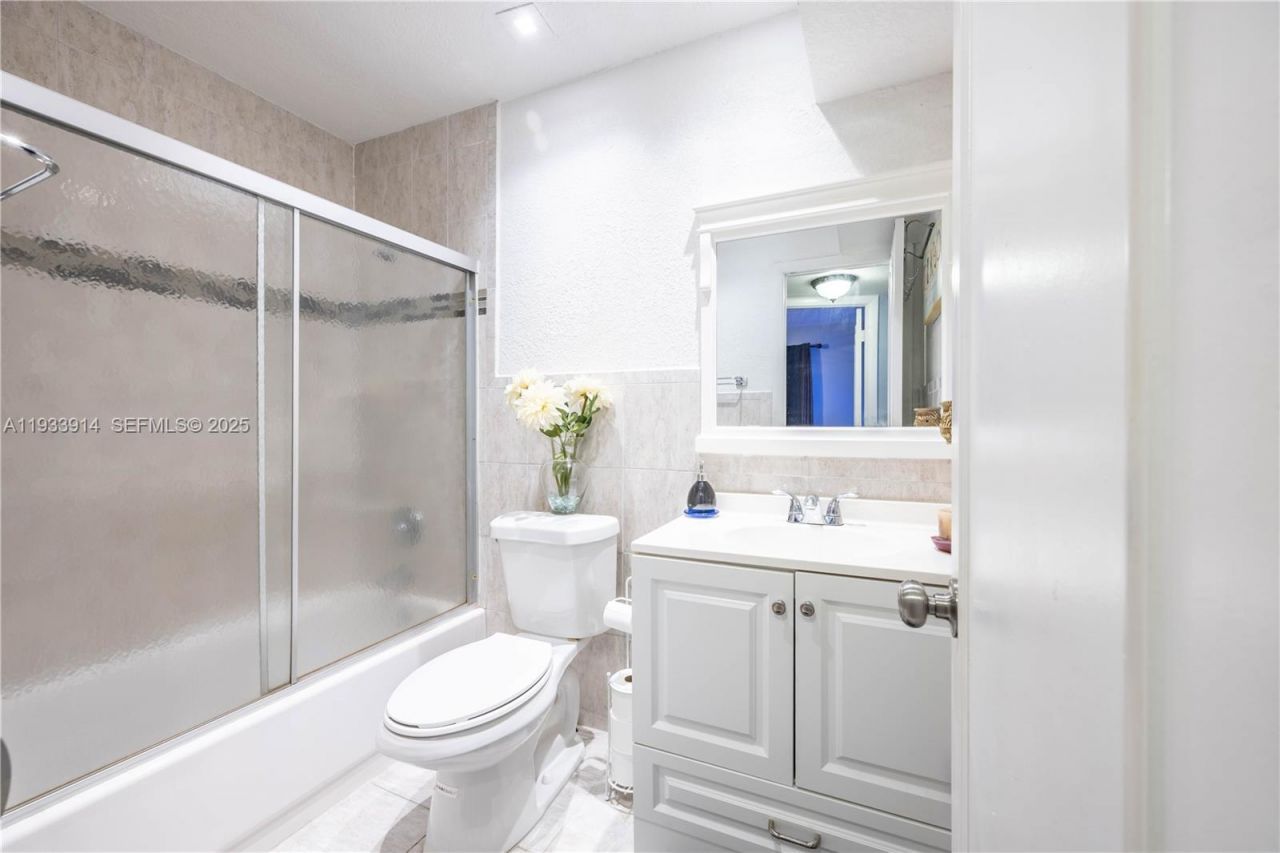 2811 N Pine Island Rd, Unit 309, Sunrise, FL 33322 Photo