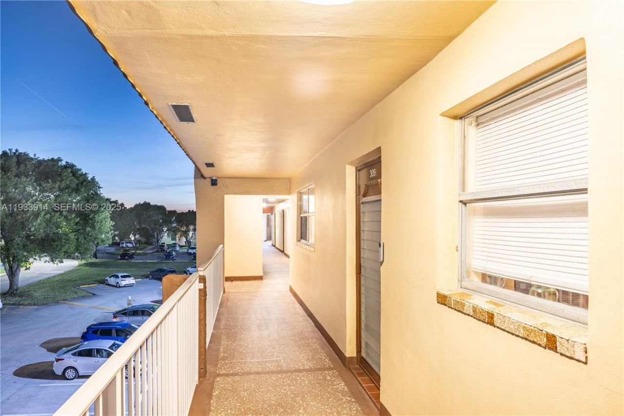 2811 N Pine Island Rd, Unit 309, Sunrise, FL 33322 Photo
