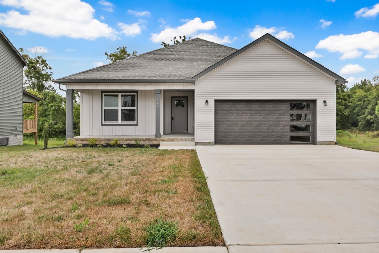 504 Herman Dr, Clarksville, TN 37042 Main Photo