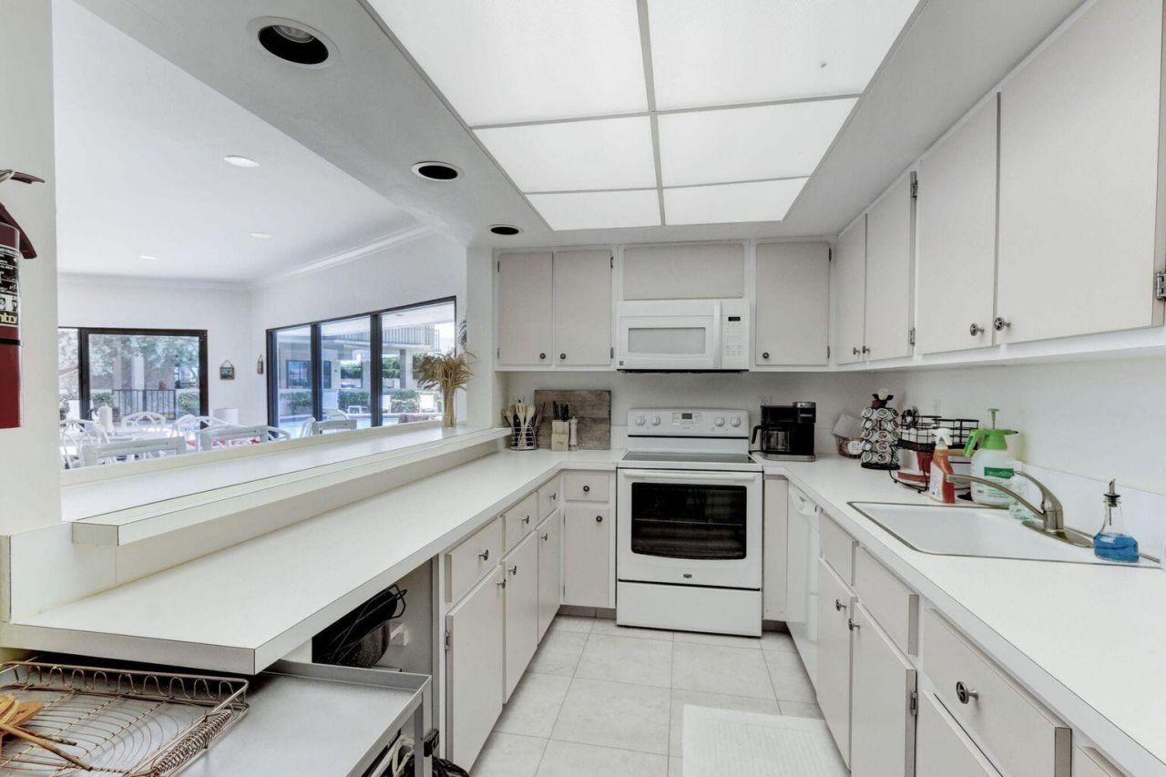 5480 N Ocean Drive, Unit B1a, Singer Island, FL 33404 Photo