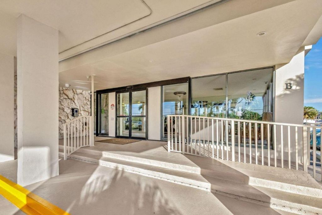 5480 N Ocean Drive, Unit B1a, Singer Island, FL 33404 Photo