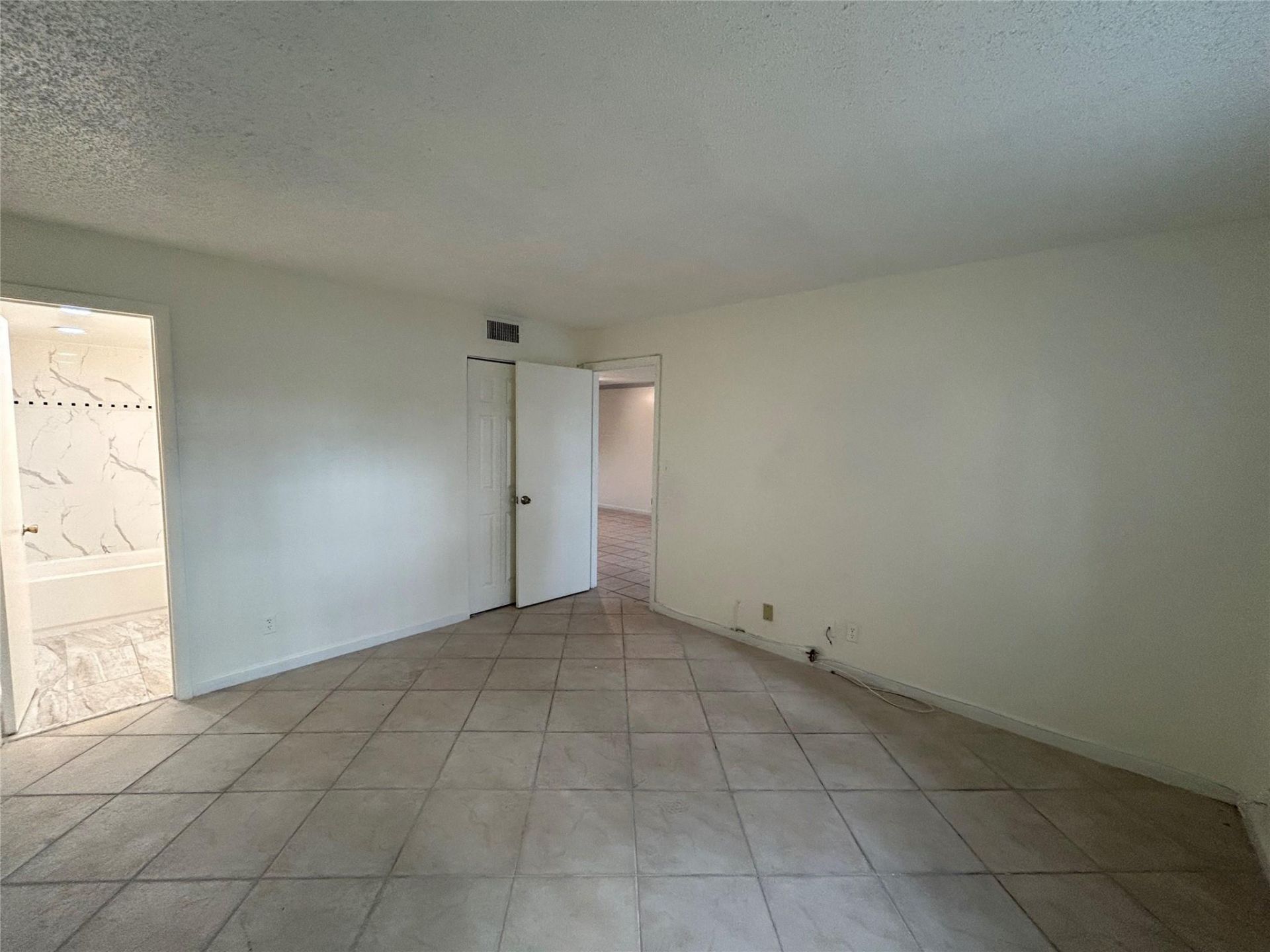 8000 Fairview Drive, Unit 102, Tamarac, FL 33321 Photo