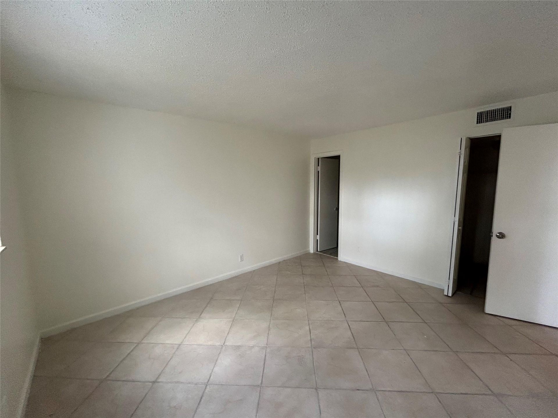 8000 Fairview Drive, Unit 102, Tamarac, FL 33321 Photo