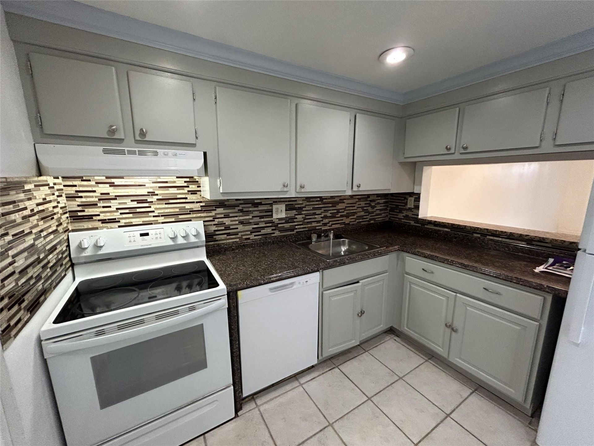 8000 Fairview Drive, Unit 102, Tamarac, FL 33321 Photo