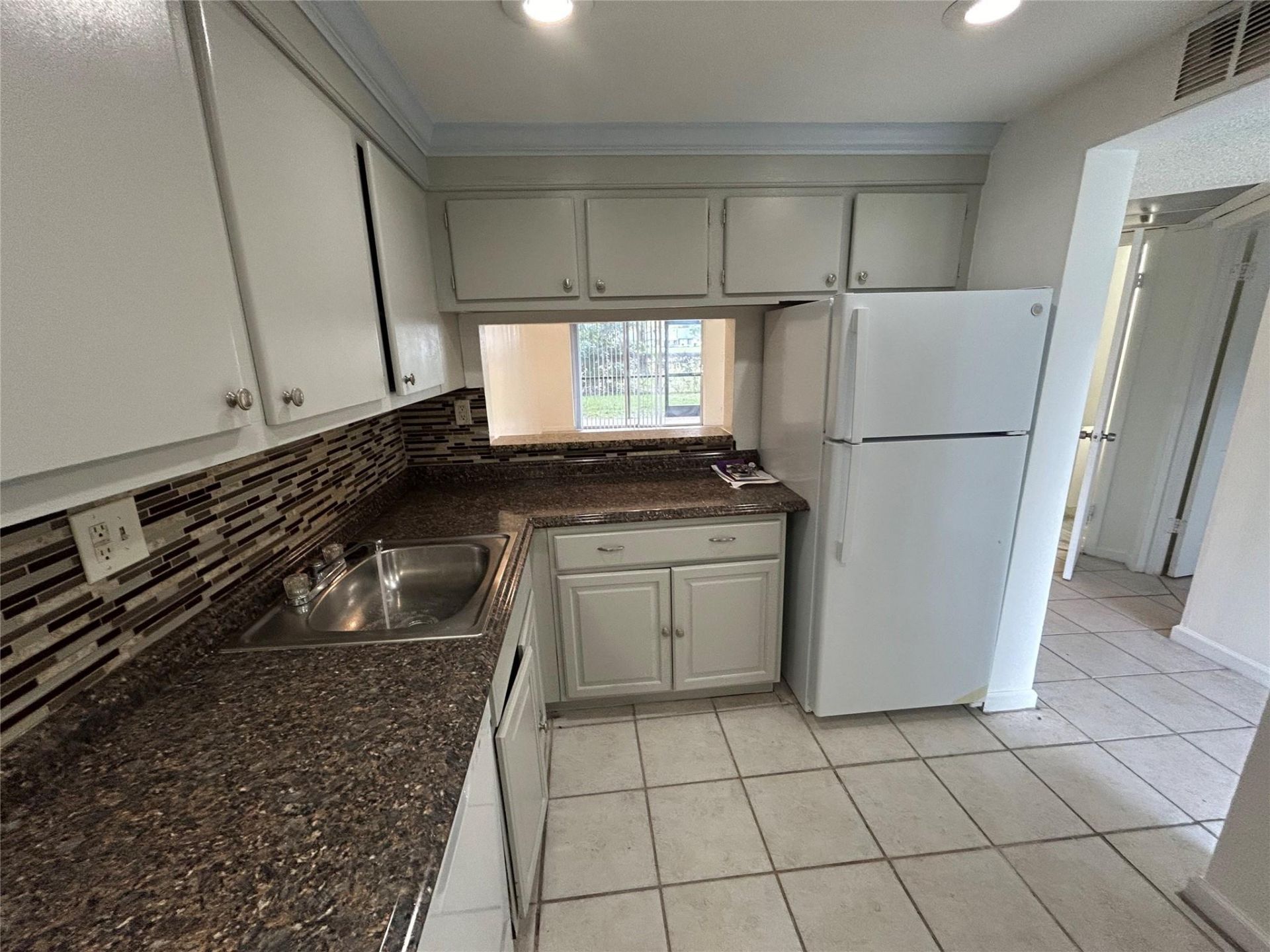 8000 Fairview Drive, Unit 102, Tamarac, FL 33321 Photo