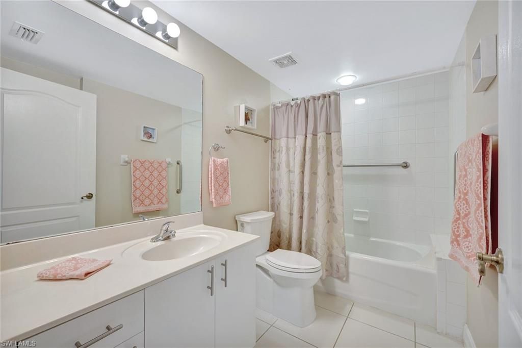 7842 Regal Heron Cir, Unit 204, Naples, FL 34104 Photo
