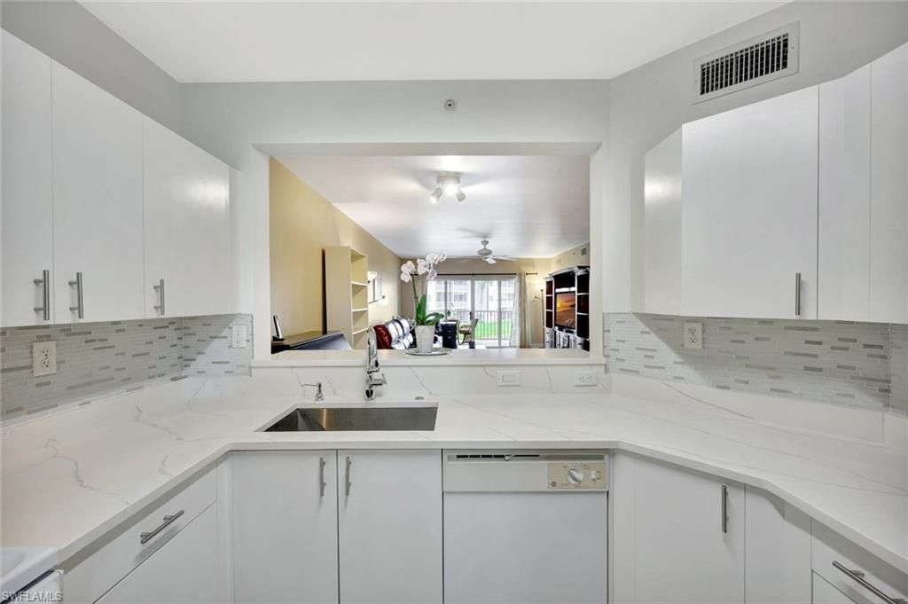 7842 Regal Heron Cir, Unit 204, Naples, FL 34104 Photo