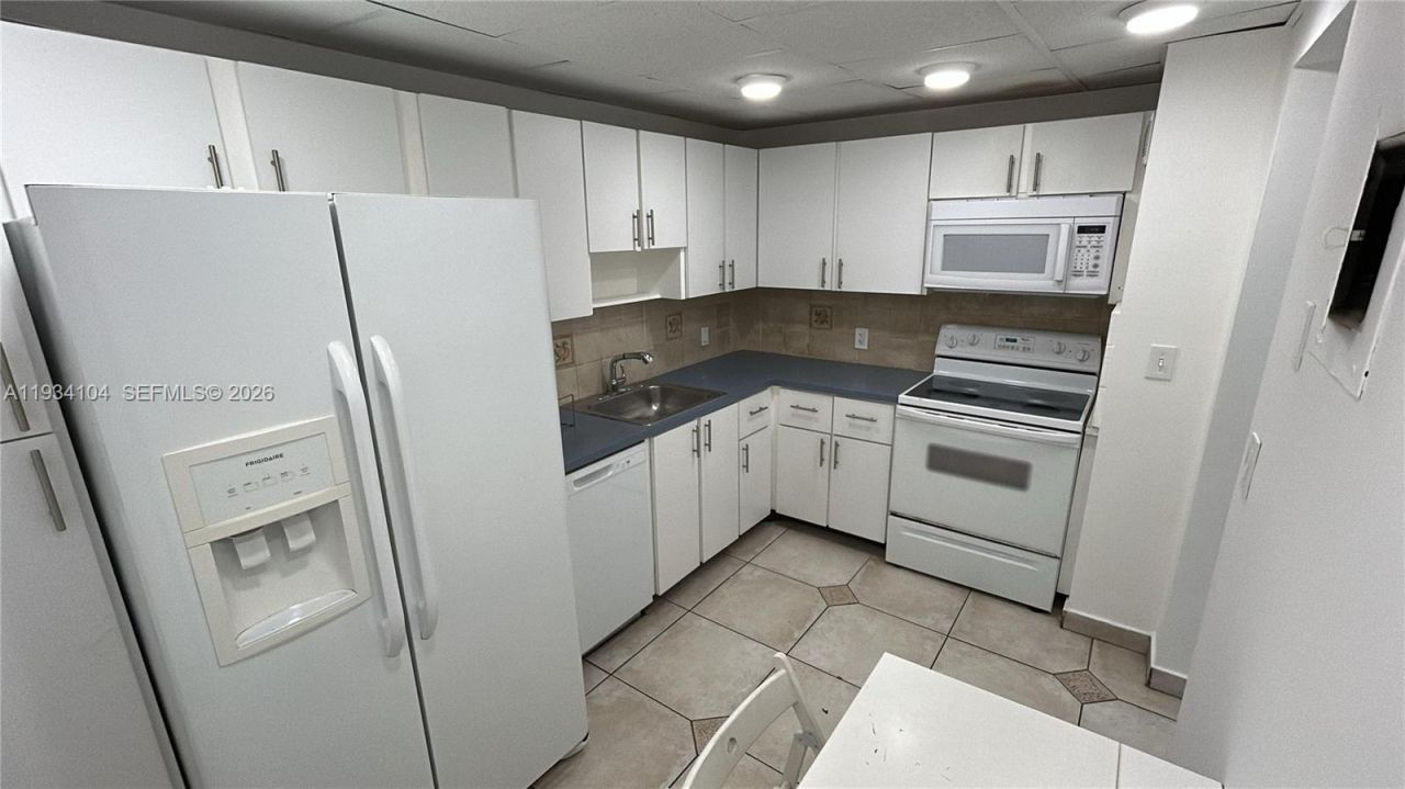 3375 N Country Club Dr, Unit 102, Aventura, FL 33180 Photo