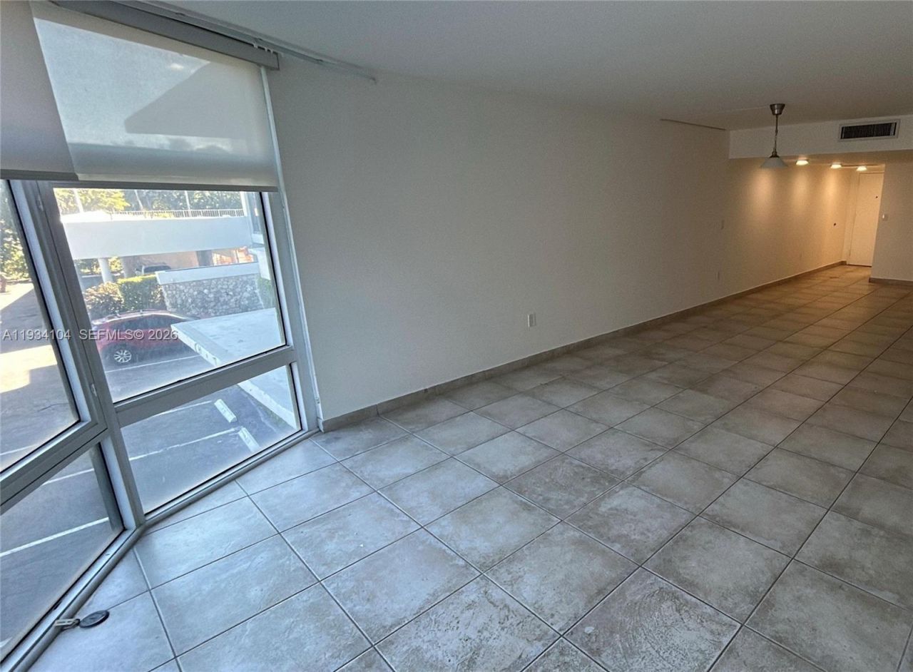 3375 N Country Club Dr, Unit 102, Aventura, FL 33180 Photo