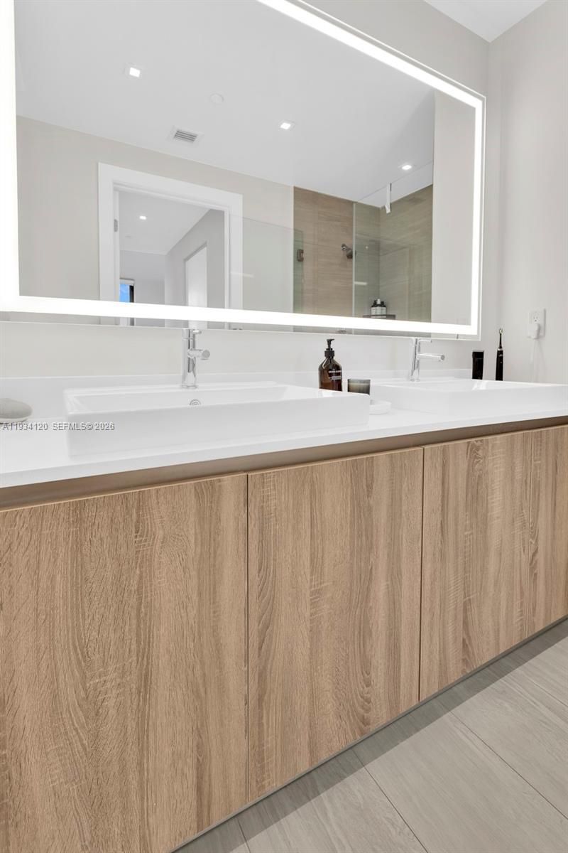 2960 NE 207 St, Unit 810, Aventura, FL 33180 Photo