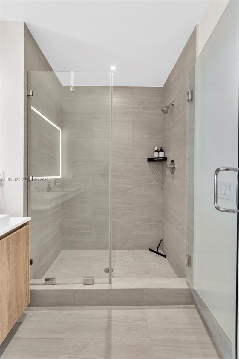 2960 NE 207 St, Unit 810, Aventura, FL 33180 Photo