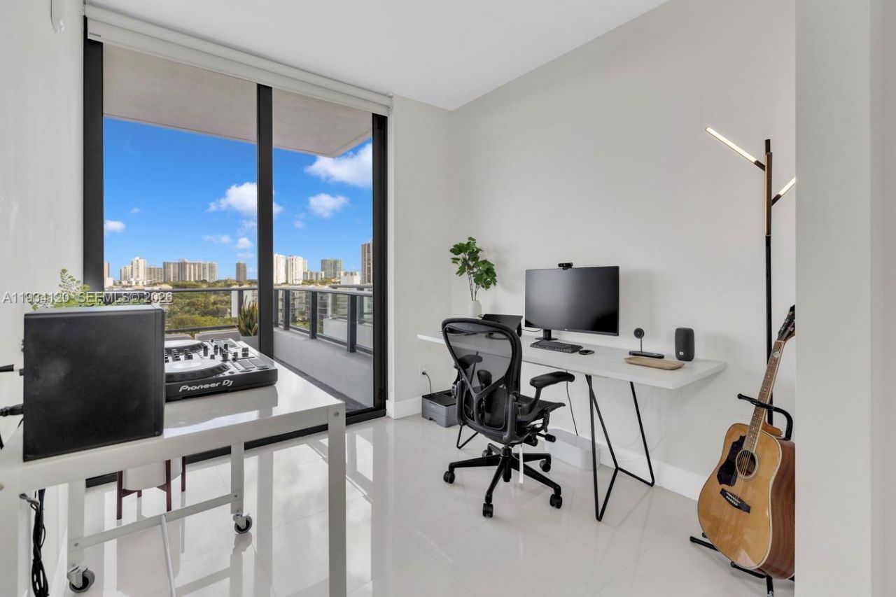 2960 NE 207 St, Unit 810, Aventura, FL 33180 Photo