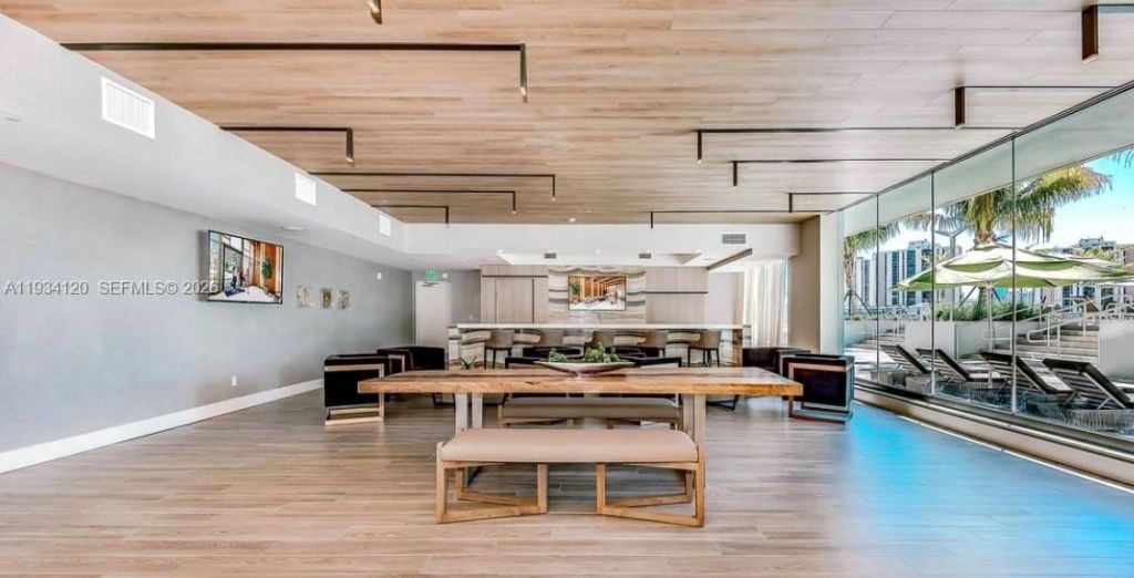 2960 NE 207 St, Unit 810, Aventura, FL 33180 Photo