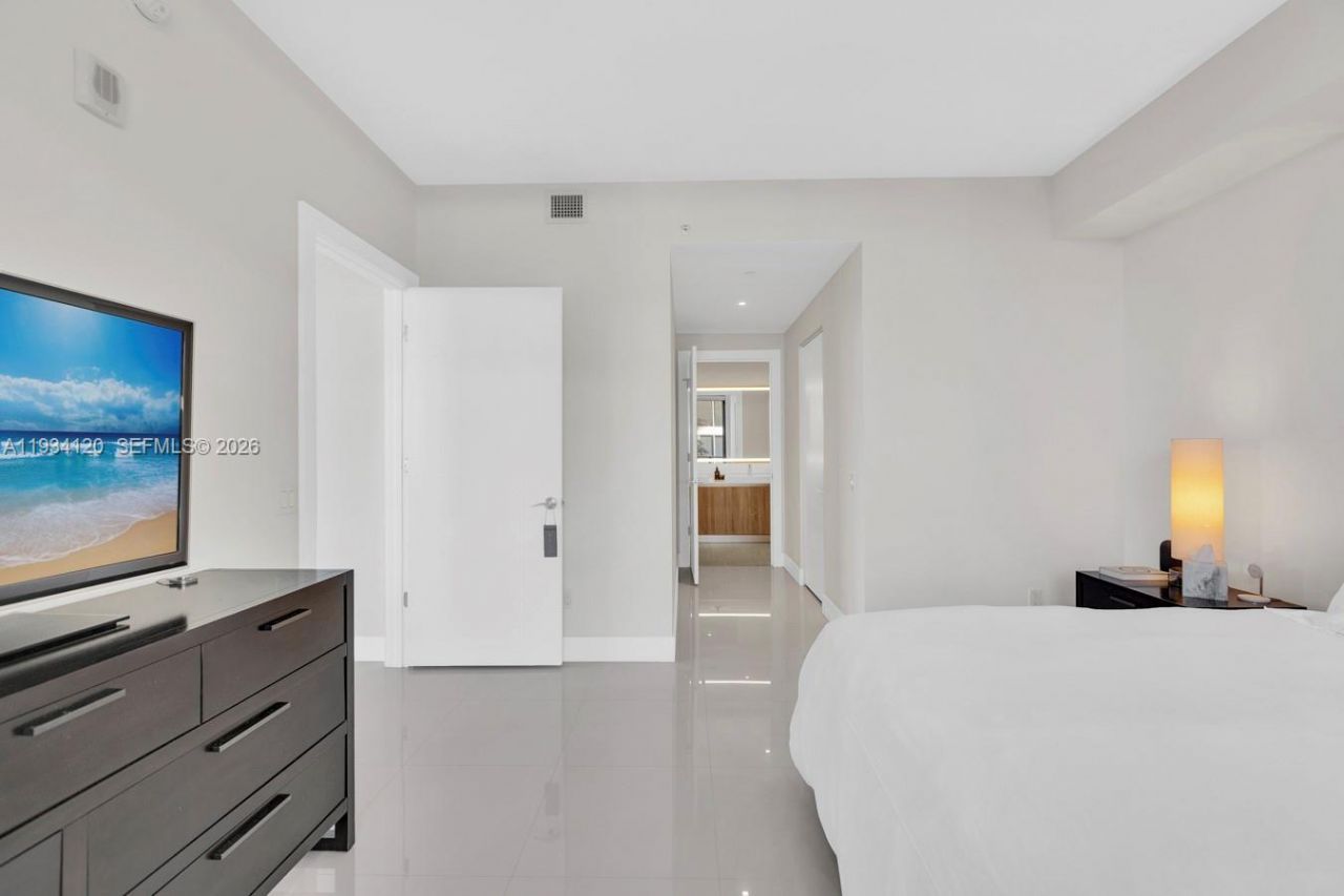 2960 NE 207 St, Unit 810, Aventura, FL 33180 Photo