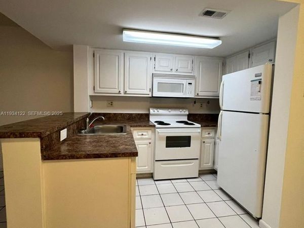 8660 NW 5th Ter , Unit 15-107, Miami, FL 33126