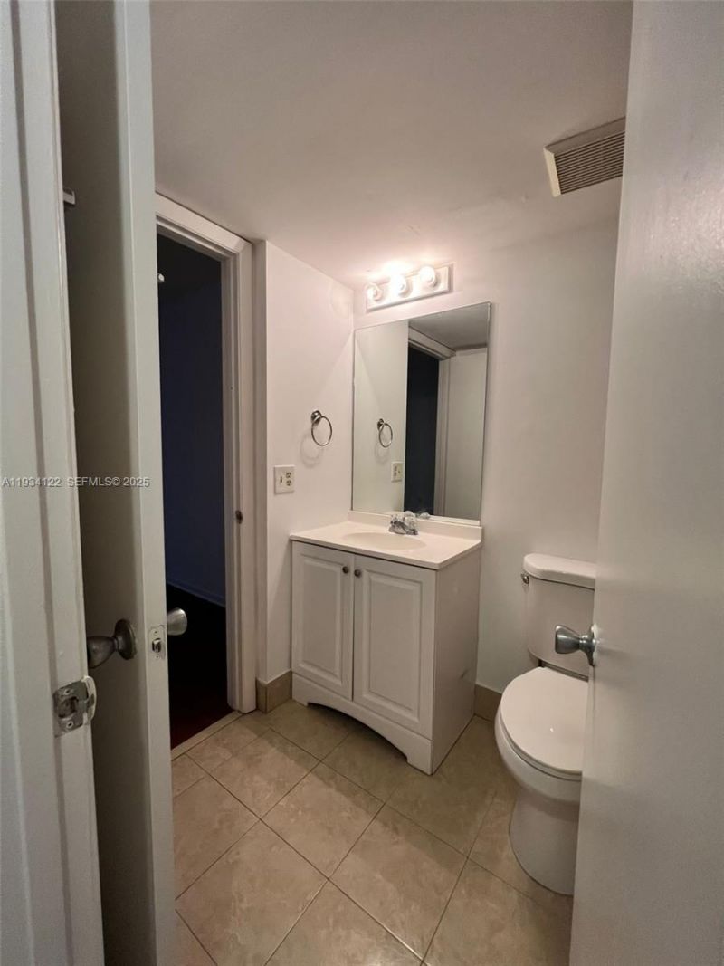 8660 NW 5th Ter , Unit 15-107, Miami, FL 33126 Photo