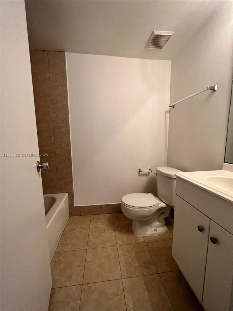 8660 NW 5th Ter , Unit 15-107, Miami, FL 33126 Photo