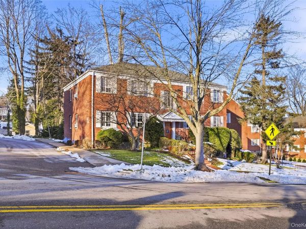 47 Nathan Hale Drive, Unit 14A, Huntington, NY 11743