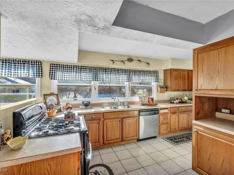 5948 S Ridge Road W, Geneva, OH 44041 Photo 8