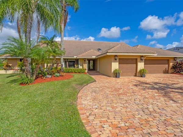 7840 NW 86th Ter, Tamarac, FL 33321