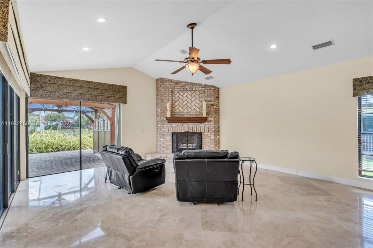 7840 NW 86th Ter, Tamarac, FL 33321 Photo