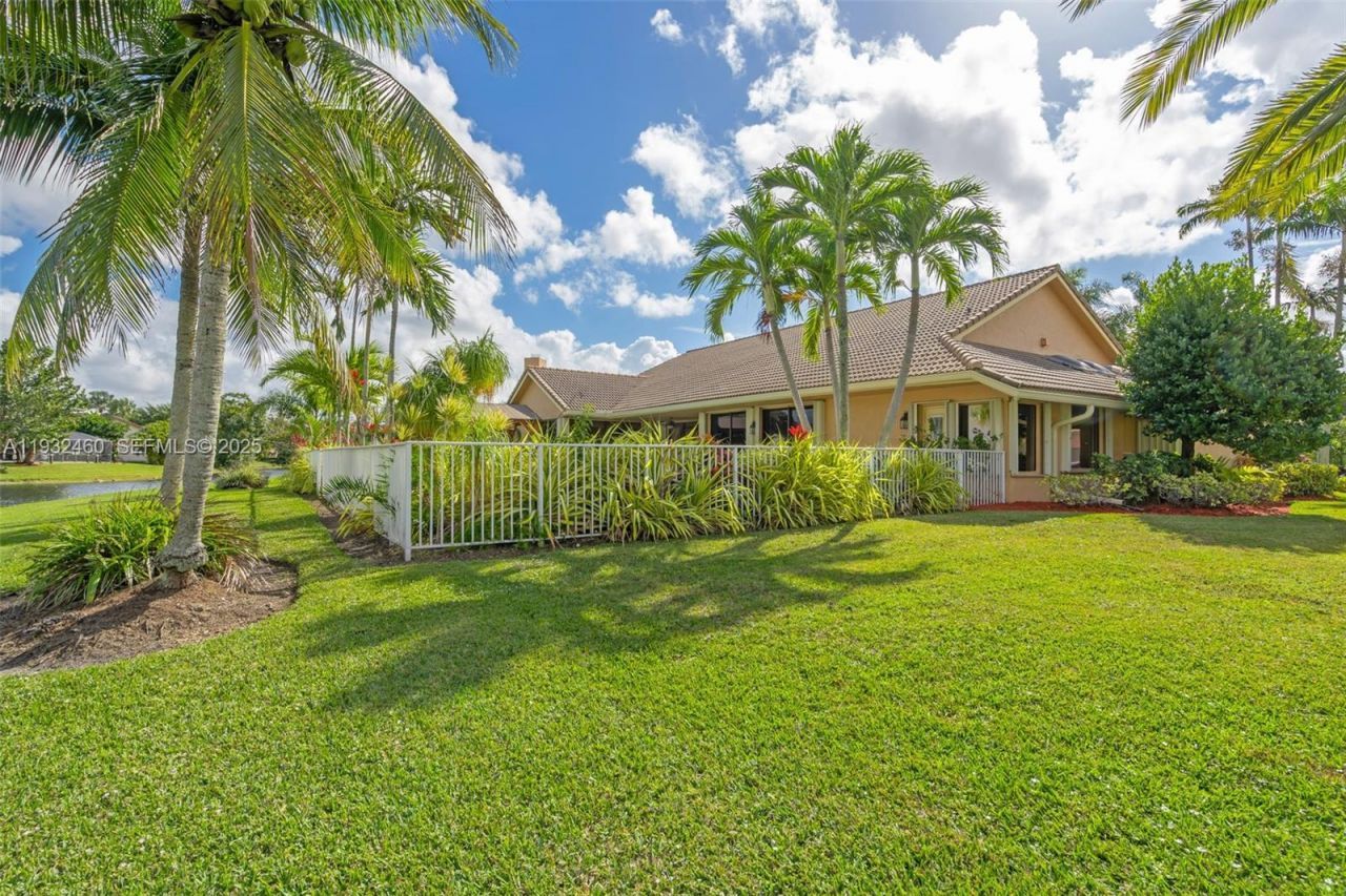 7840 NW 86th Ter, Tamarac, FL 33321 Photo