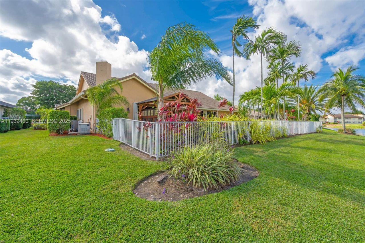 7840 NW 86th Ter, Tamarac, FL 33321 Photo