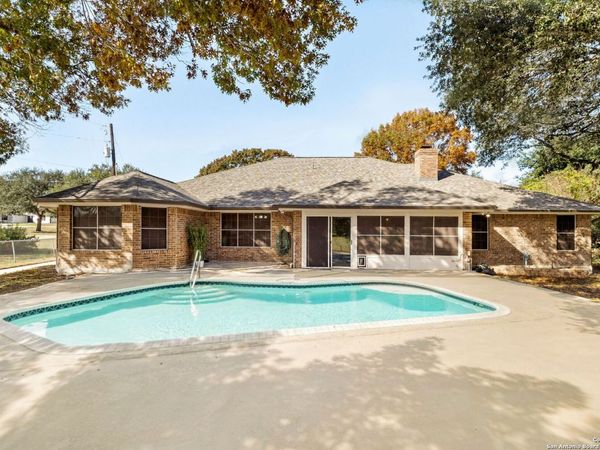 313 Ridge Crest, Seguin, TX 78155