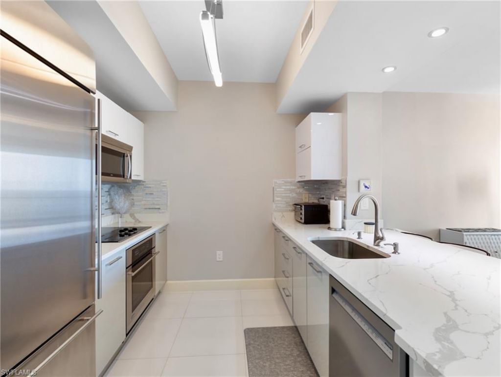 3000 Oasis Grand Blvd, Unit 1206, Fort Myers, FL 33916 Photo