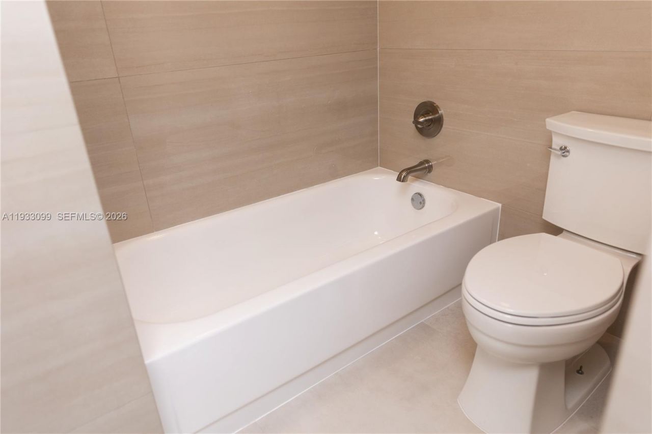 3625 N Country Club Dr, Unit 309, Aventura, FL 33180 Photo