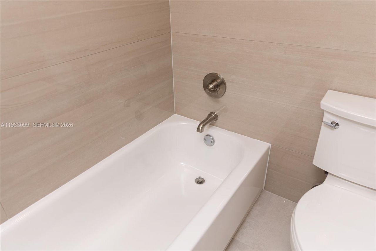 3625 N Country Club Dr, Unit 309, Aventura, FL 33180 Photo