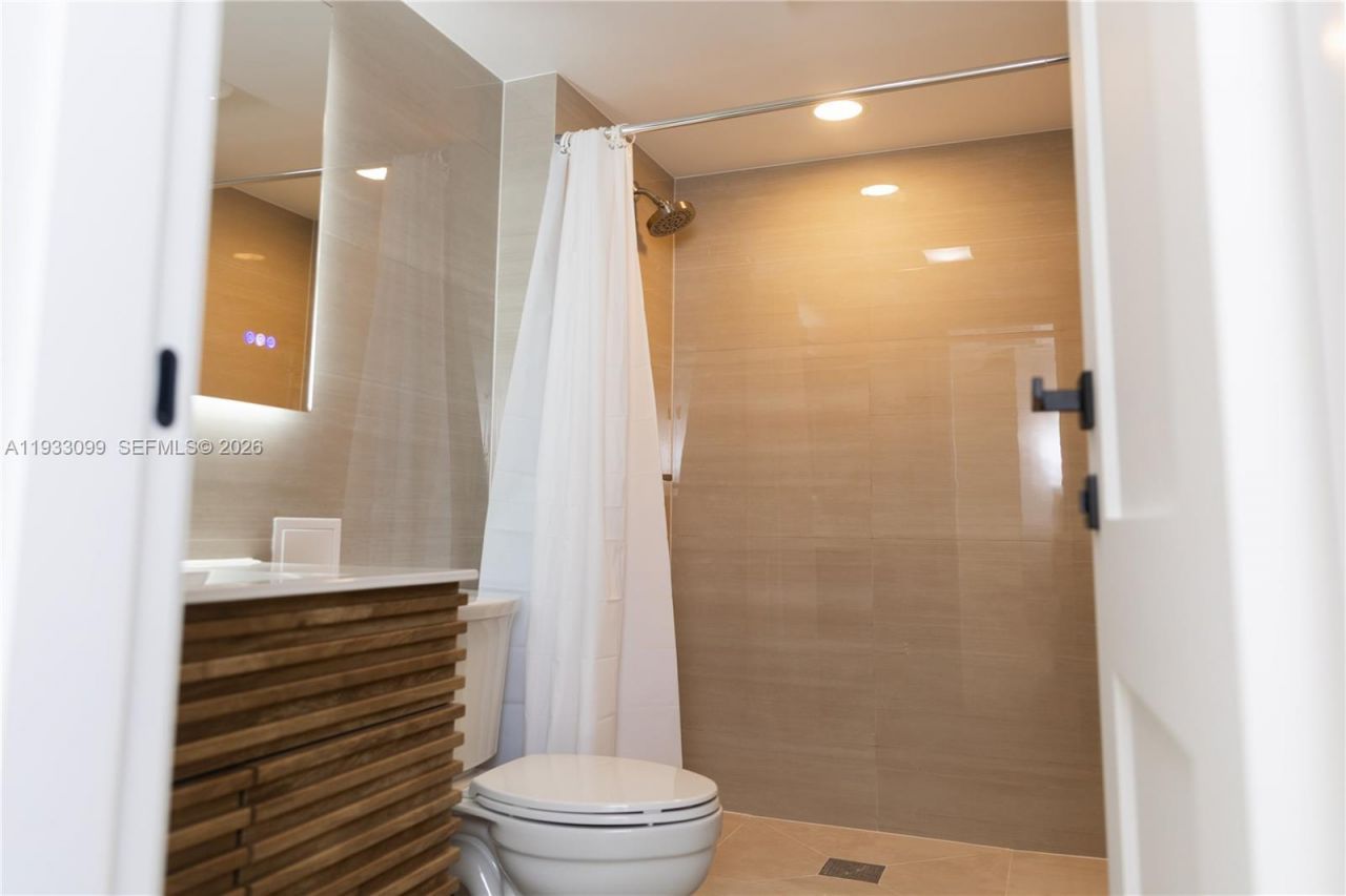 3625 N Country Club Dr, Unit 309, Aventura, FL 33180 Photo