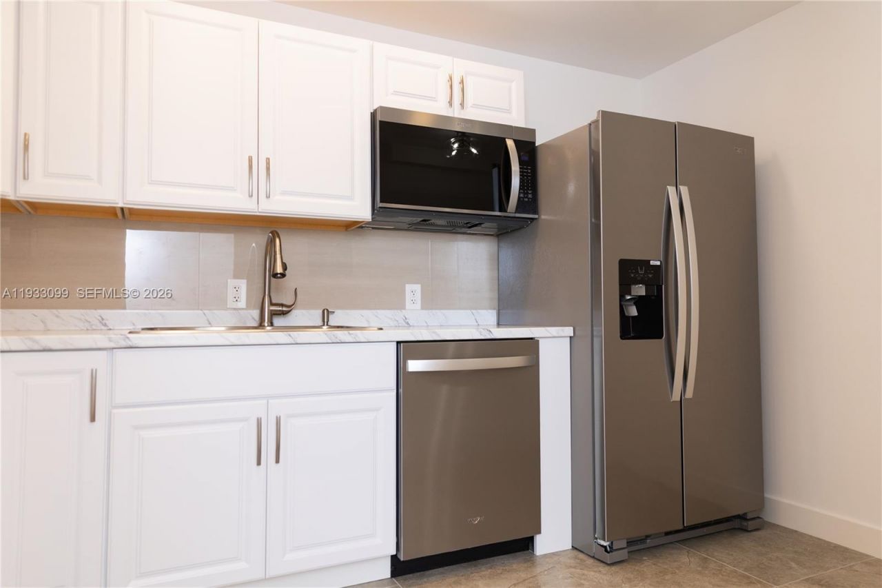 3625 N Country Club Dr, Unit 309, Aventura, FL 33180 Photo