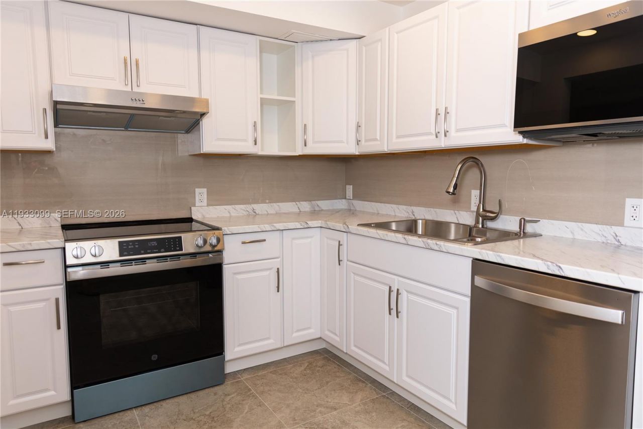 3625 N Country Club Dr, Unit 309, Aventura, FL 33180 Photo