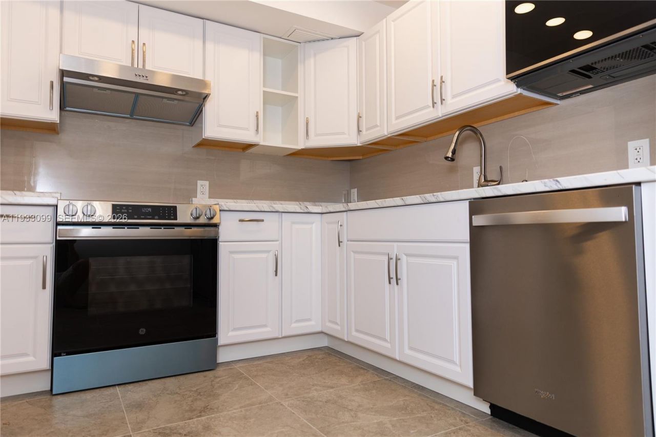 3625 N Country Club Dr, Unit 309, Aventura, FL 33180 Photo