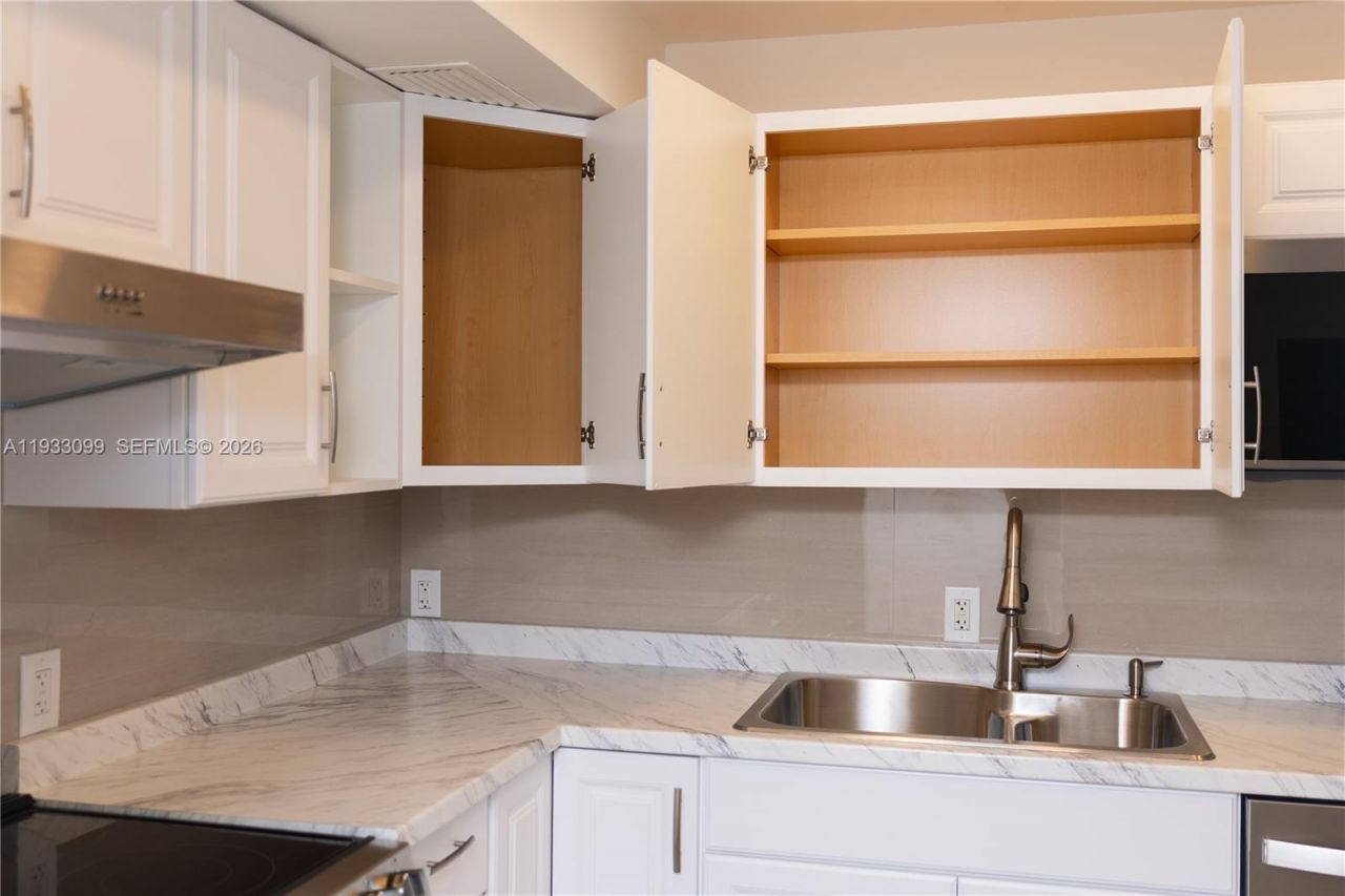 3625 N Country Club Dr, Unit 309, Aventura, FL 33180 Photo