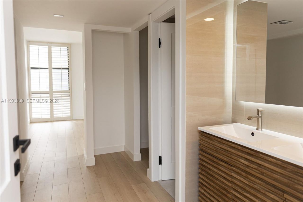 3625 N Country Club Dr, Unit 309, Aventura, FL 33180 Photo