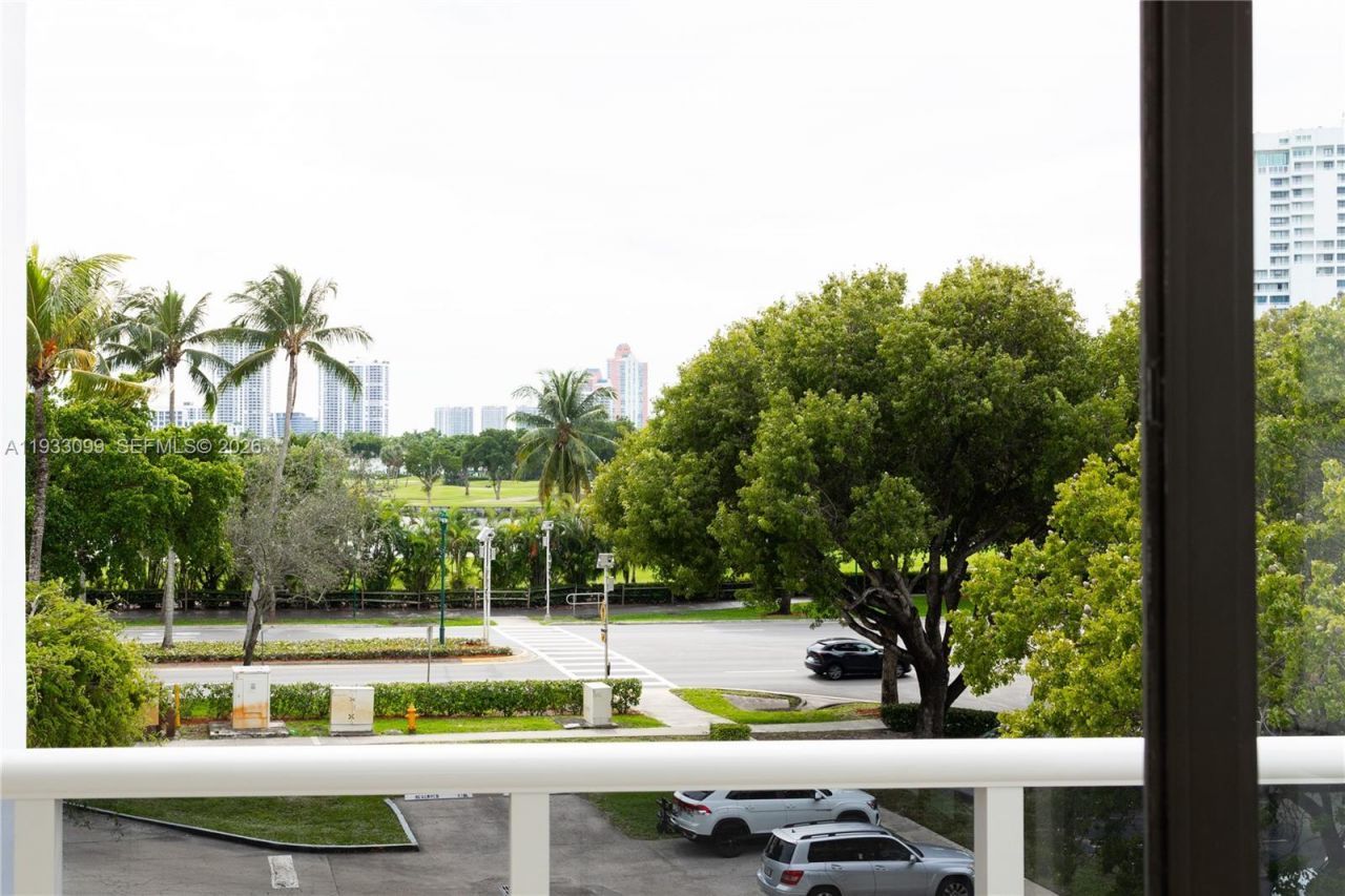 3625 N Country Club Dr, Unit 309, Aventura, FL 33180 Photo