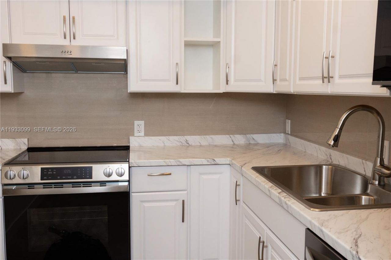 3625 N Country Club Dr, Unit 309, Aventura, FL 33180 Photo