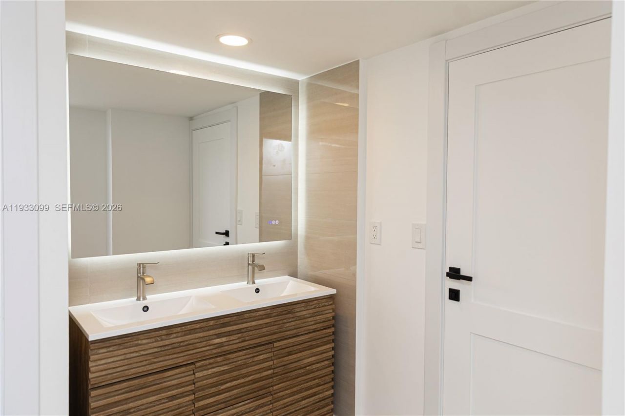 3625 N Country Club Dr, Unit 309, Aventura, FL 33180 Photo