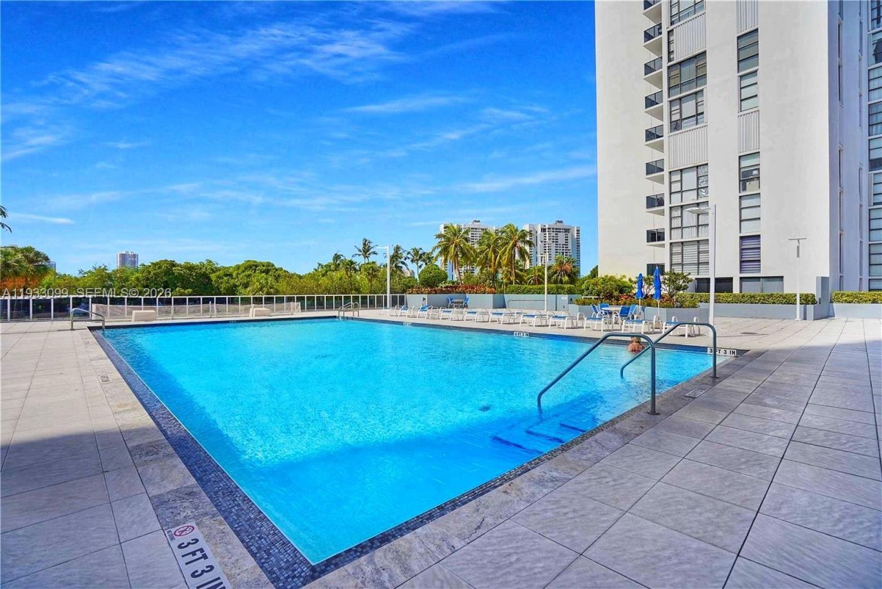 3625 N Country Club Dr, Unit 309, Aventura, FL 33180 Photo